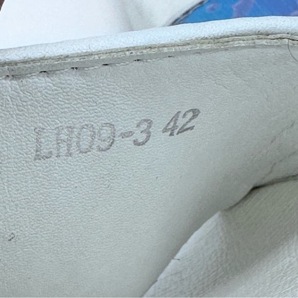 Louis Vuitton Iridescent Prism Monogram Slides. Size 12 - Picture 7 of 9